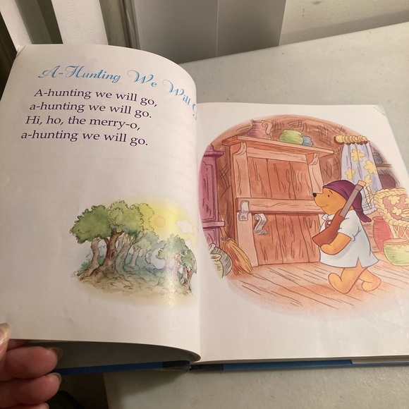 The Nursery Rhymes of Winnie the Pooh A Classic Disney Treasury - Picture 4 of 8